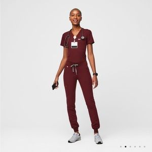 Burgundy Figs Zamora Jogger Scrub Pants sz S